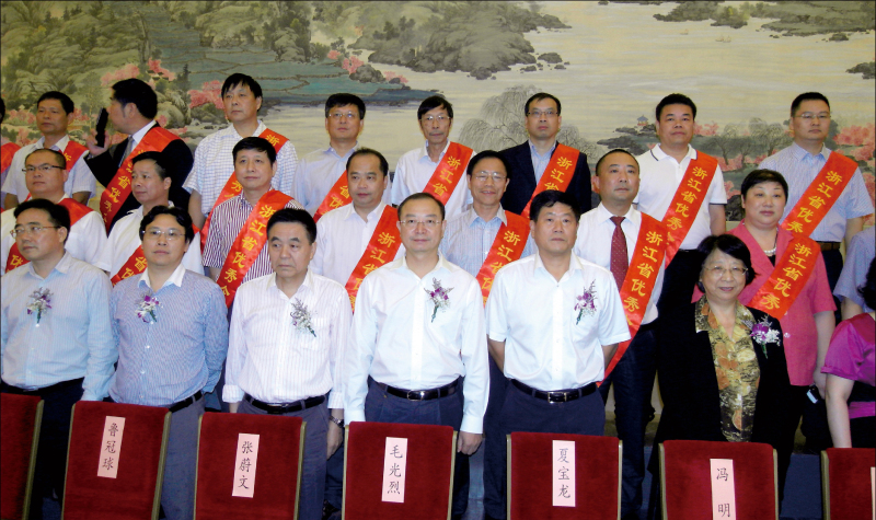 公司榮登2011、2012年度全國(guó)醫(yī)藥行業(yè)最具投資價(jià)值工業(yè)企業(yè)（非上市）前十強(qiáng)